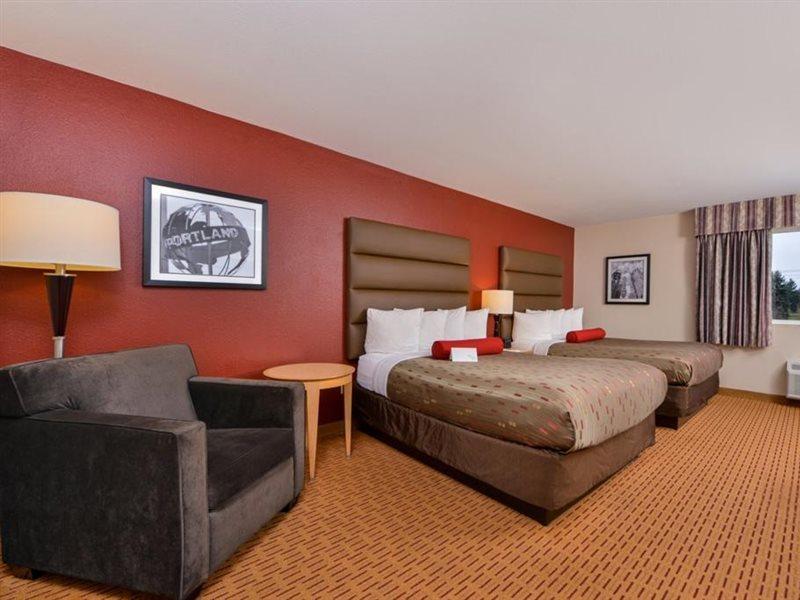 Clackamas Inn And Suites Экстерьер фото