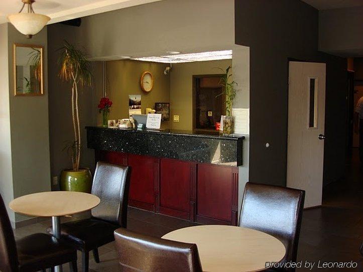Clackamas Inn And Suites Экстерьер фото
