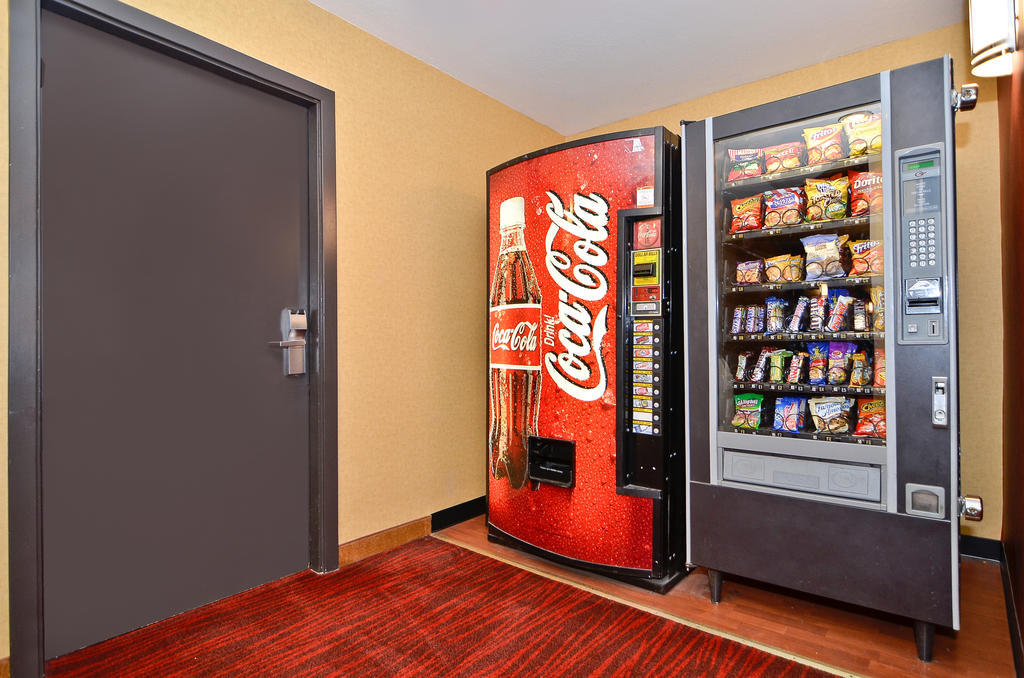 Clackamas Inn And Suites Экстерьер фото